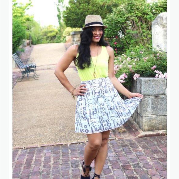 CABI Flirt Mini Skirt Cornflower Floral - Picture 4 of 14